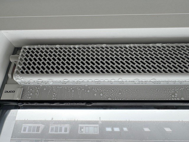 Te weinig ventilatie in de woning.